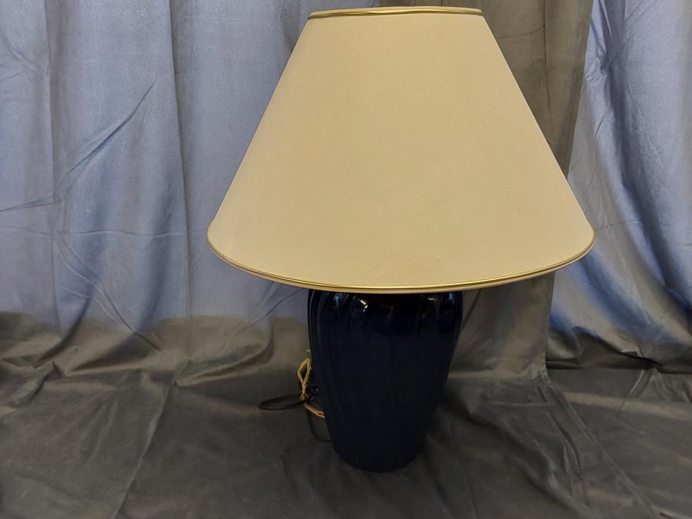 LAMPE DE SALON PIED BLEU ABATJOUR BEIGE 56 CM DE HAUT