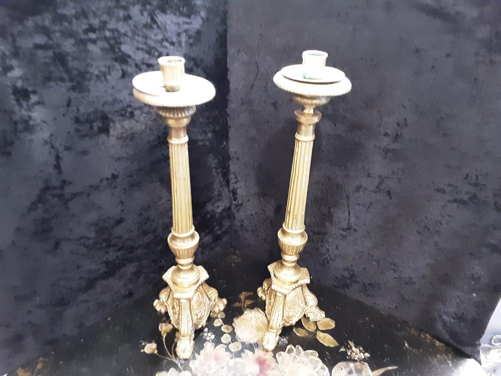 LOT DE 2 BOUGEOIRS METAL DORÉ AHUT 43CM
