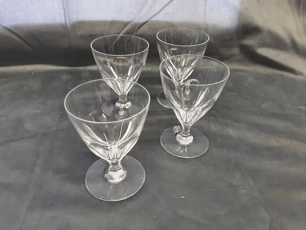 LOT DE 4 VERRES A VIN ST LOUIS