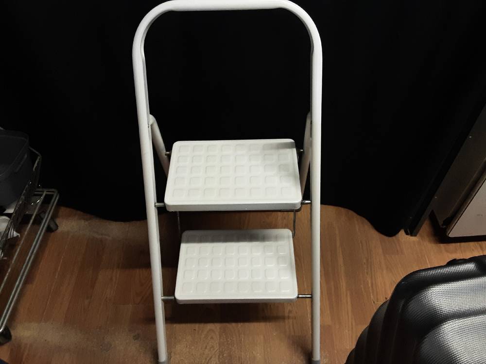 ESCABEAU 2 MARCHES BLANC PLIABLE