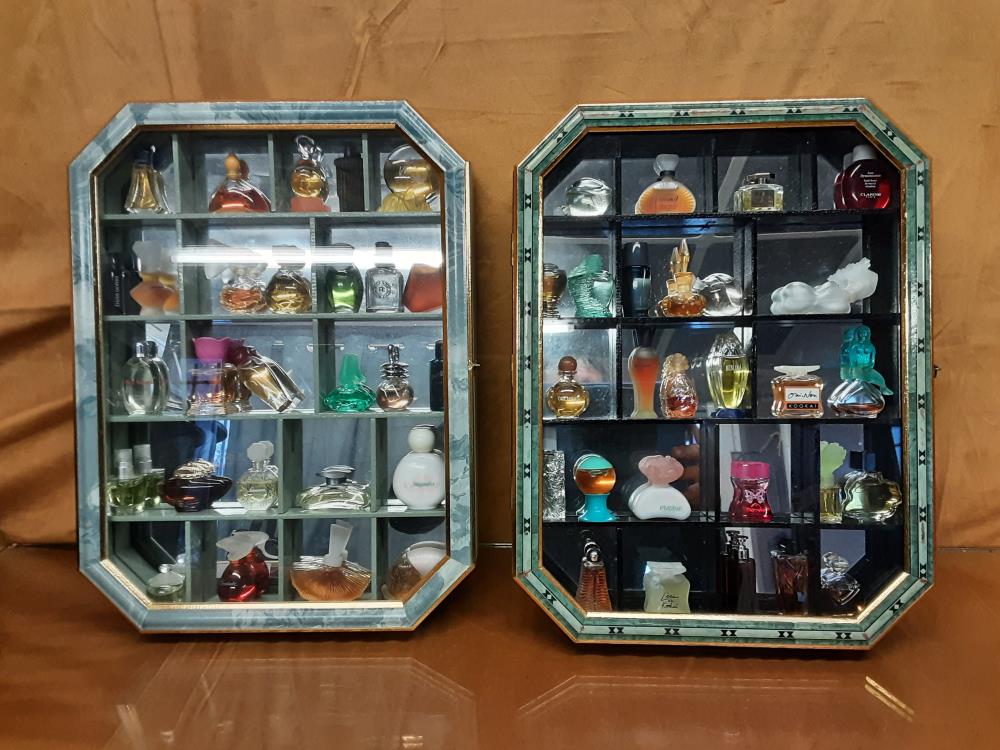VITRINE PM AVEC MINIATURES DE PARFUMS