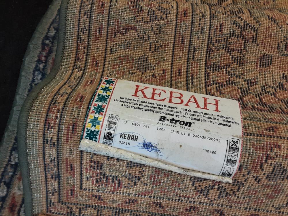 TAPIS EN LAINE VERT MOTIFS FLEURS MULTICOLORES