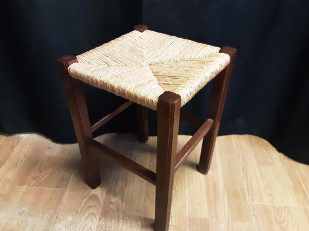 TABOURET ASSISE PAILLE