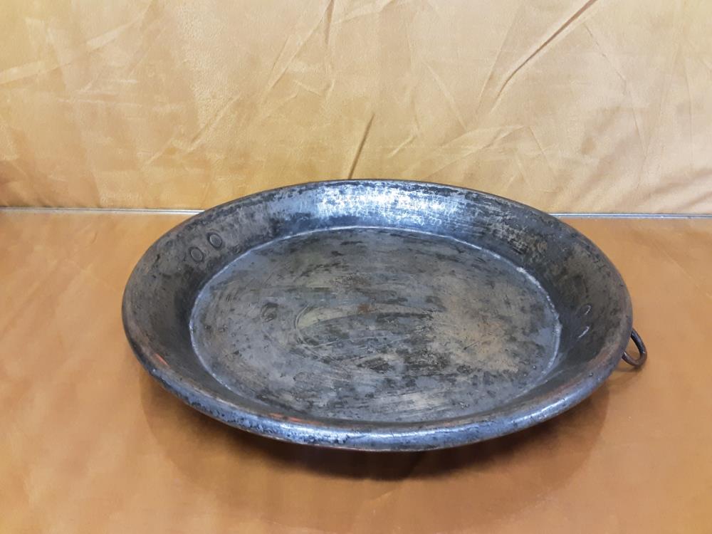 PLAT ROND EN CUIVRE A ANSES