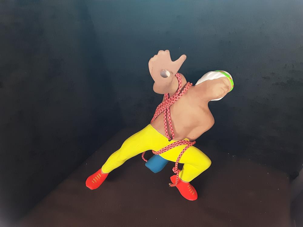 STATUETTE GRIMPEUR EN CERAMIQUE