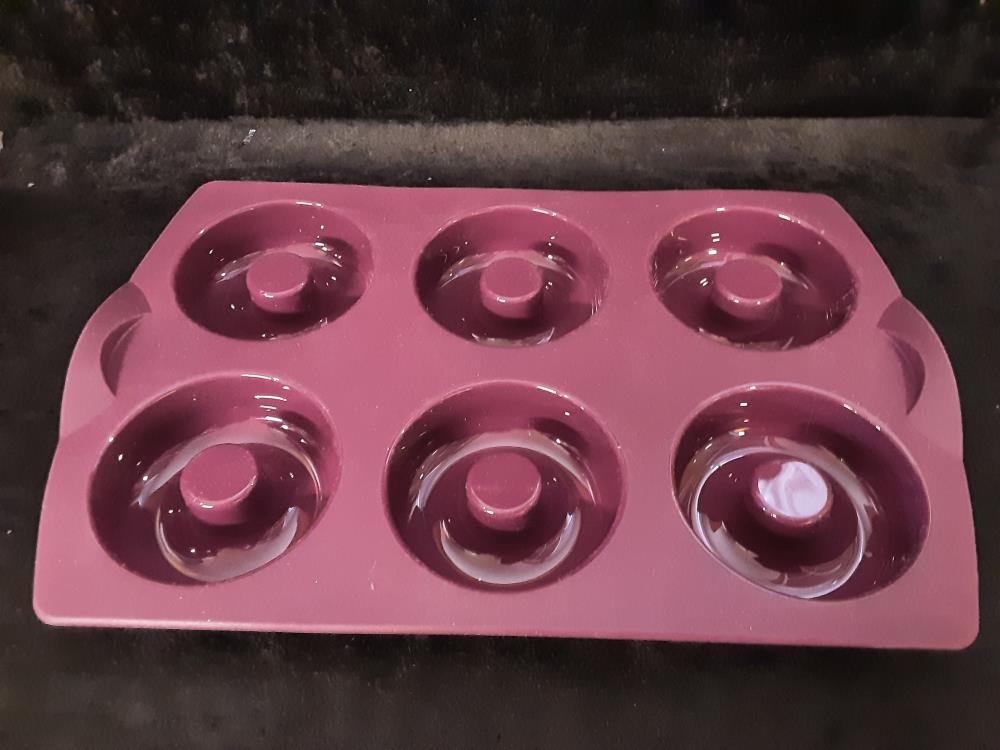 MOULE EN SILICONE RECT. TUPPERWARE JAMAIS UTILISÉ - 6 DONUTS