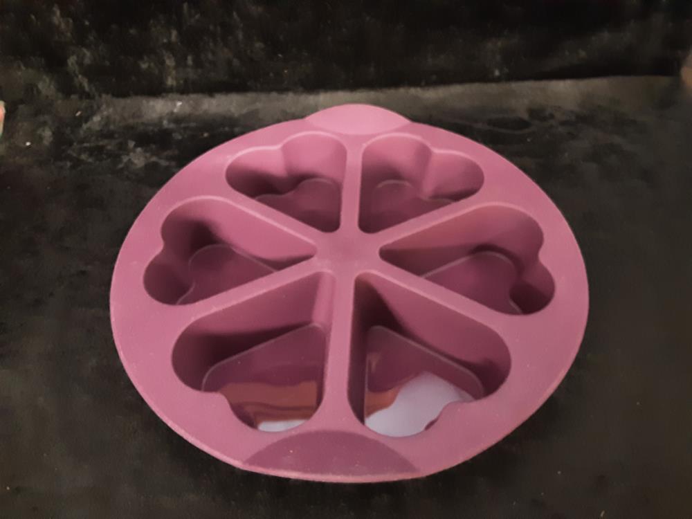 MOULE EN SILICONE ROND TUPPERWARE JAMAIS UTILISÉ - 6 COEURS