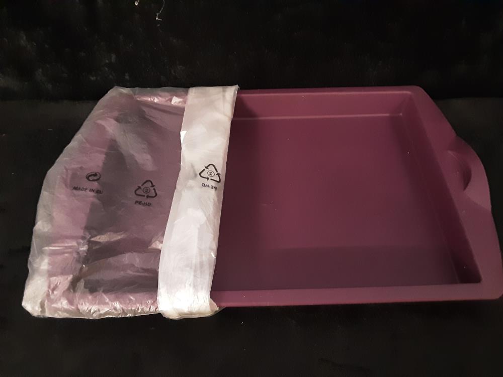 MOULE EN SILICONE RECT. 30X20CM TUPPERWARE JAMAIS UTILISÉ 