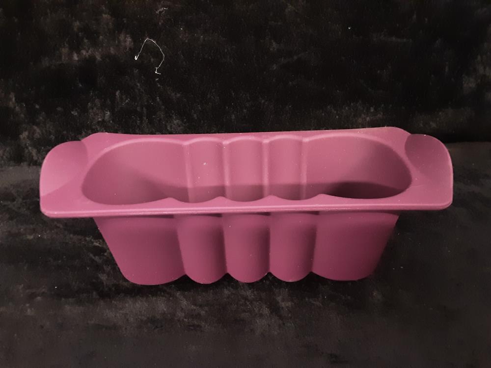 MOULE EN SILICONE CAKE L.22CM TUPPERWARE JAMAIS UTILISÉ