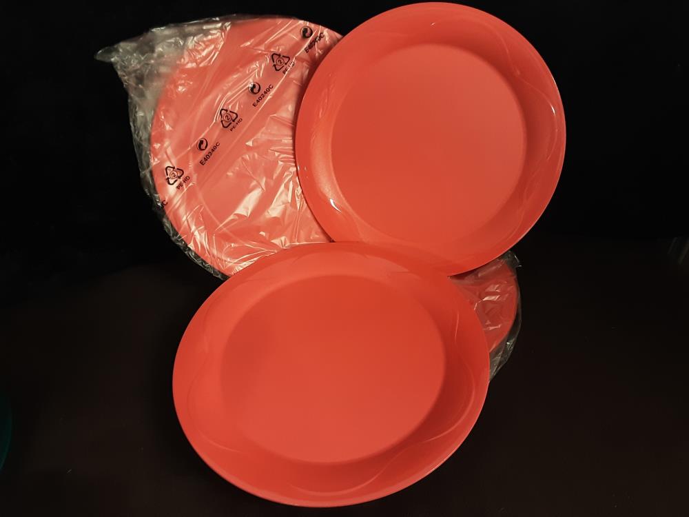LOT DE 4 ASSIETTES DIAM.28CM TUPPERWARE ORANGE JAMAIS UTILISÉES