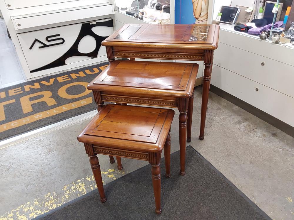 TABLES GIGOGNES MERISIER MARQUETE ET MARBRE