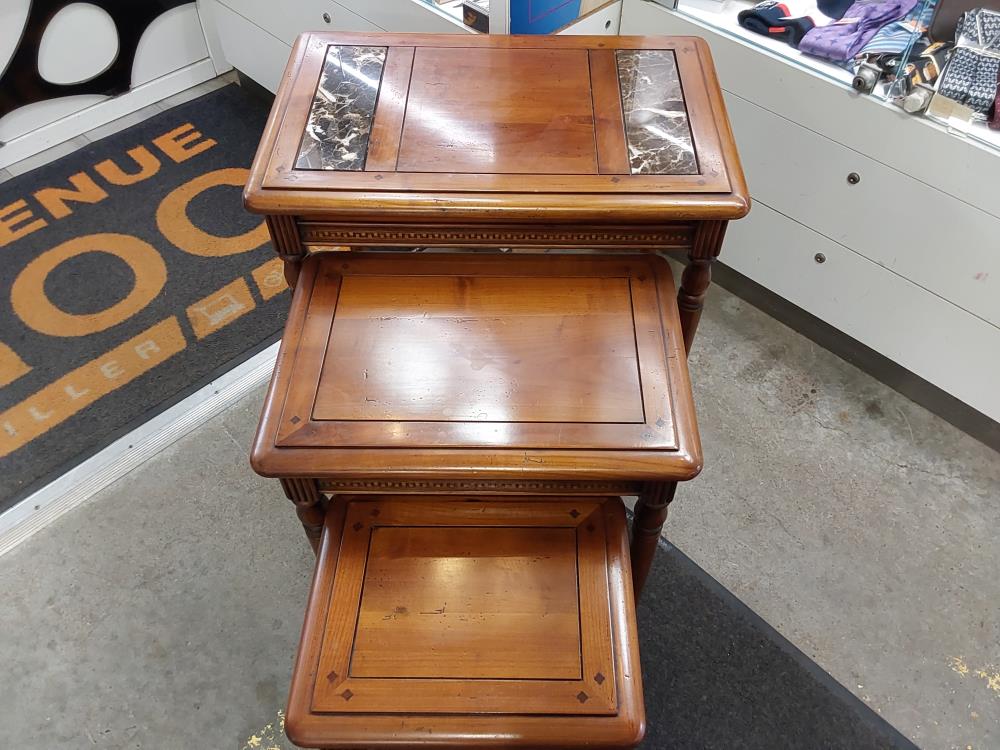 TABLES GIGOGNES MERISIER MARQUETE ET MARBRE