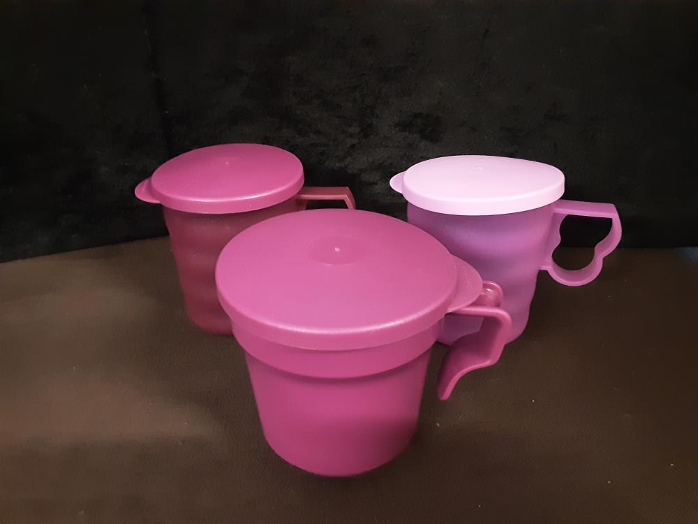 TASSE TUPPERWARE AVEC ANSE ET COUVERCLE  - JAMAIS UTILISÉE VIOLET