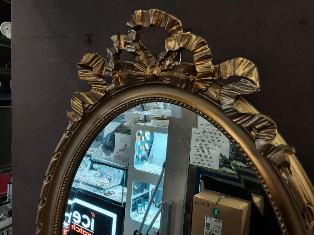 MIROIR BISEAUTÉ CADRE OVALE A RESTAURER 