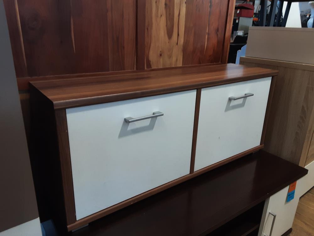 MEUBLE A CHAUSSURES  BAS 2 PORTES COLORIS BRUN ET BLANC