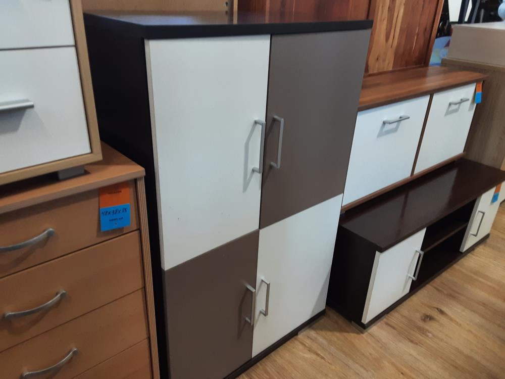 MEUBLE 4 PORTES COLORIS BRUN ET BLANC