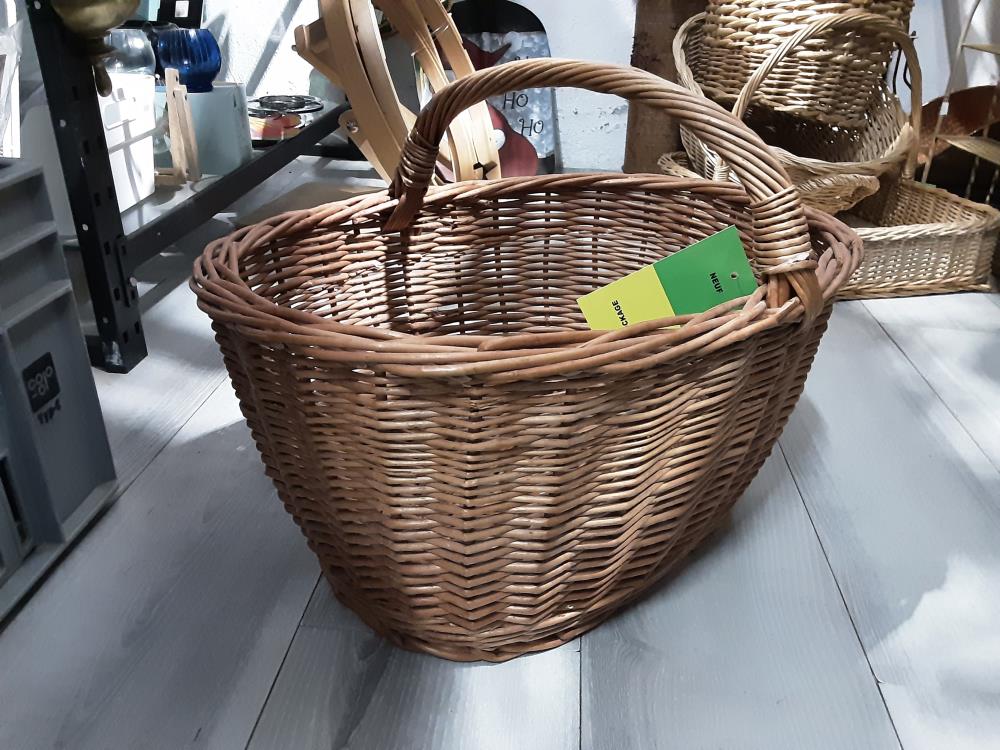 PANIER OVALE EN OSIER