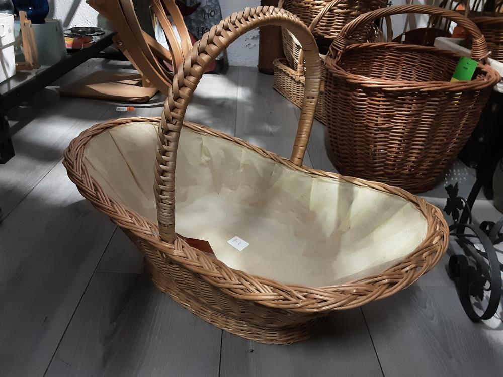 CORBEILLE EN OSIER AVEC ANSE