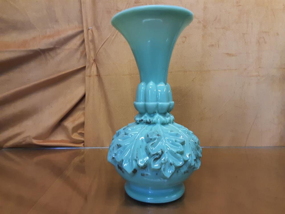 VASE EN OPALINE VERTE
