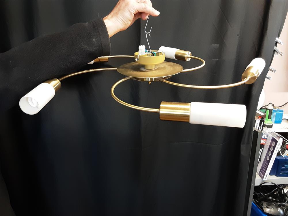 LUSTRE 5 BRANCHES METAL DORE OPALINE BLANCHE