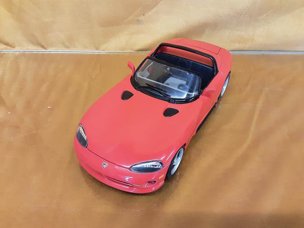 VOITURE MINIATURE VIRAGO ROUGE