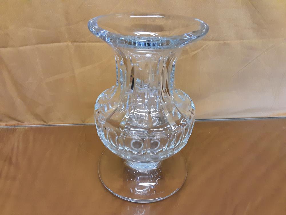 VASE SUR PIED EN CRISTAL H.26CM