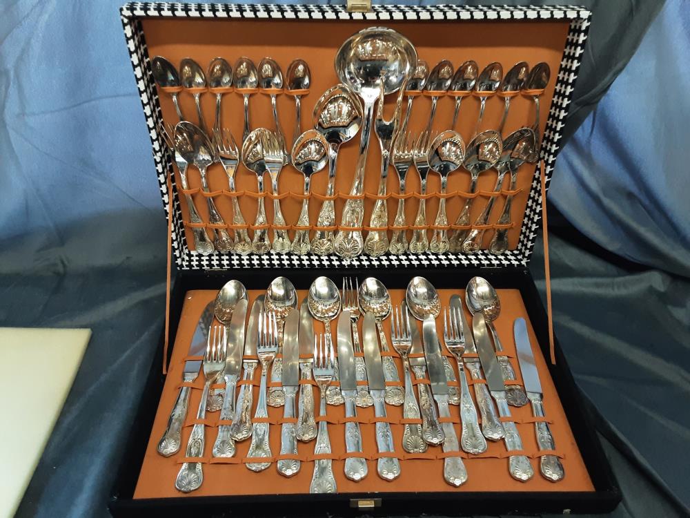 MENAGERE 12 PERSONNES DANS COFFRET