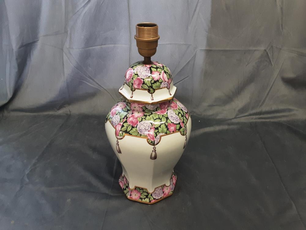 PIED DE LAMPE PORCELAINE FLEURS ET DORURE CABLAGE A CHANGER HAUT. 35CM