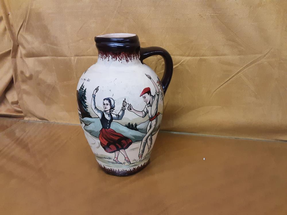 CRUCHE MM PEINT MAIN PERSONNAGES EN CERAMIQUE