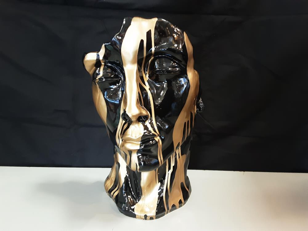 MASQUE VISAGE RESINE NOIRE COULURES DOREES