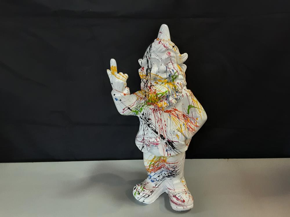 NAIN DOIGT RESINE BLANCHE COULURES MULTICOLORES