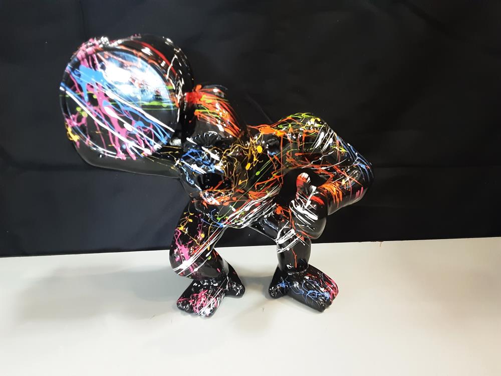 GORILLE PM TONNEAU DE COTE RESINE NOIRE ET COULURES MULTICOLORES