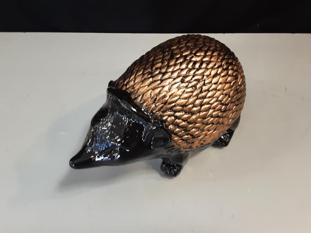 HERISSON PM RESINE NOIRE ET DOREE