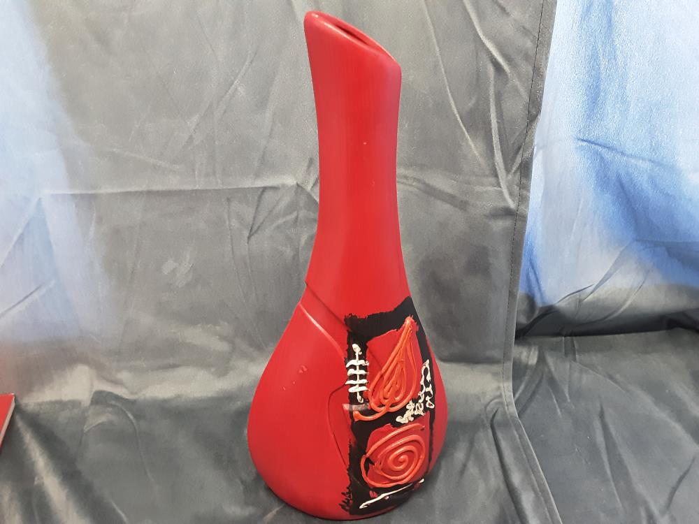 VASE ROUGE DECOR MODERNE