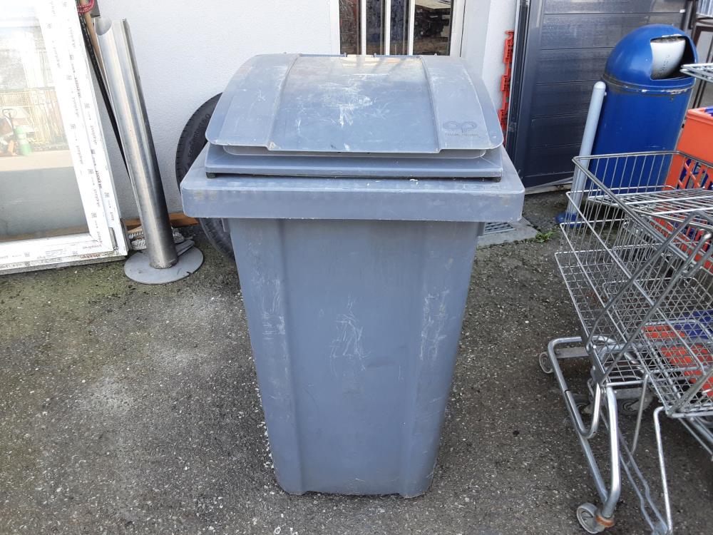 Bac A Poubelles Gris