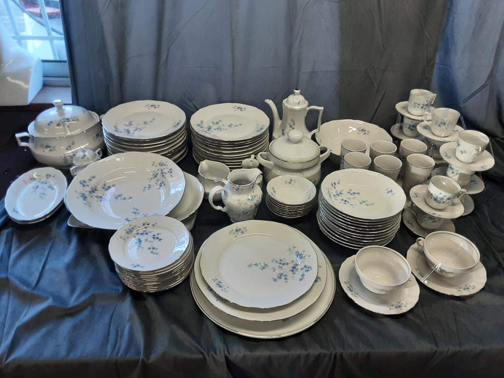 Service En Porcelaine 85 Pcs Decor Fleurs Bleues Bavaria