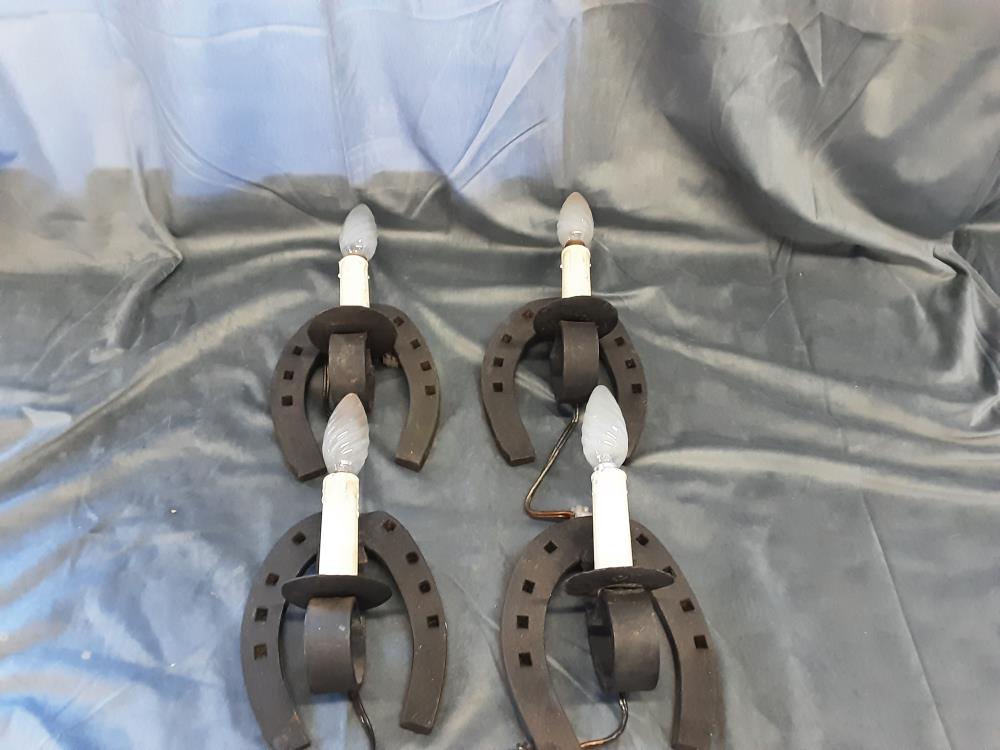 APPLIQUE MURALE FER A CHEVAL EN FONTE