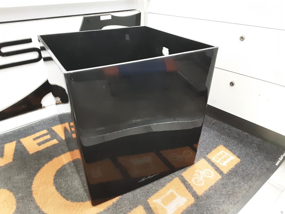 Bac A Fleurs Noir Lechuza