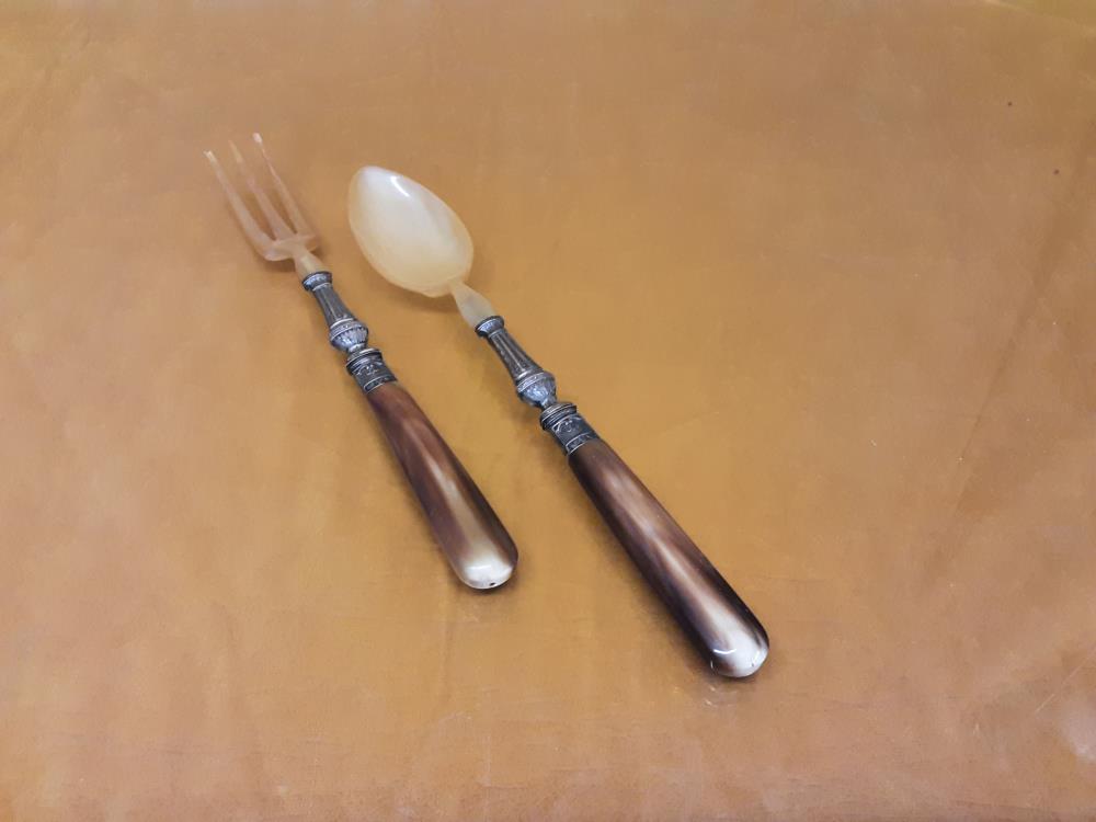 ENSEMBLE 2 COUVERTS A SALADE CORNE ET M.A