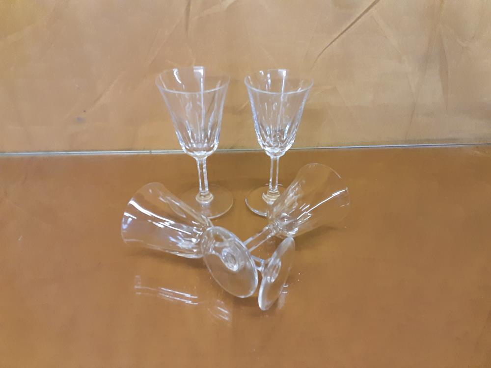 LOT DE 4 VERRES A LIQUEUR CRISTAL ST LOUIS