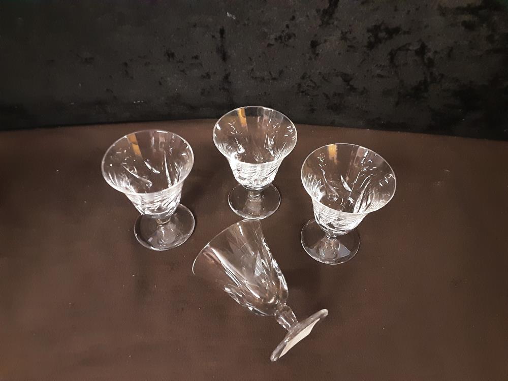LOT DE 4 VERRES A ALCOOL