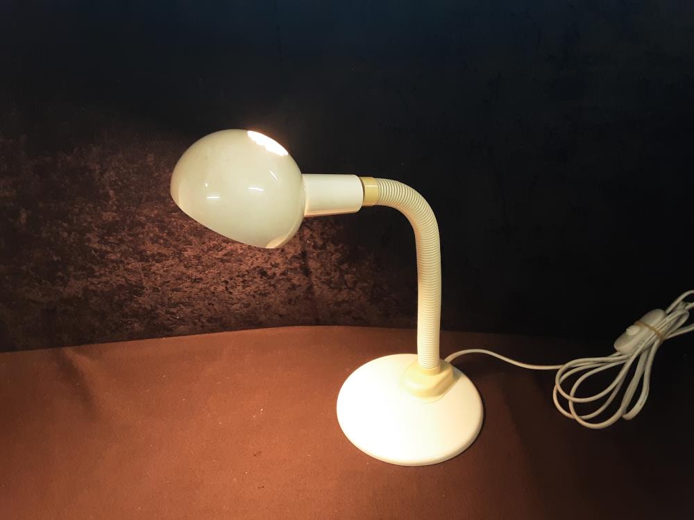 LAMPE BLANCHE DE BUREAU A POSER