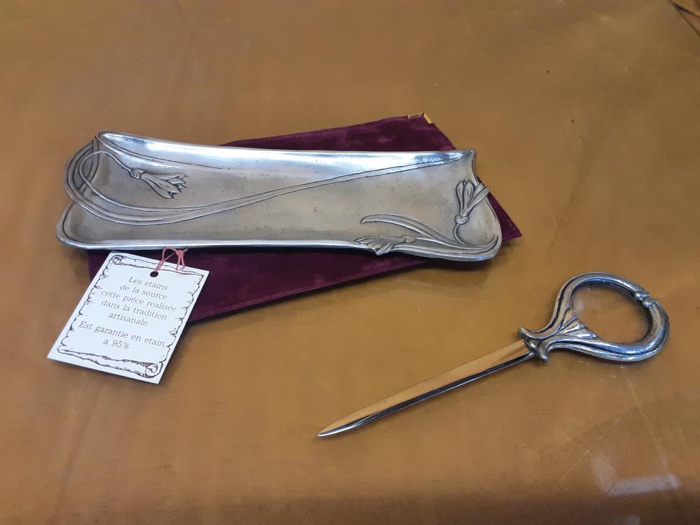 Ouvre Lettre Loupe + Plateau En Etain Art Nouveau