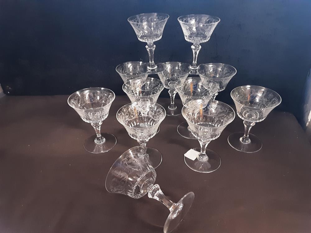 Lot De 12 Coupes A Champagne Cristal Cisele De Baccarat