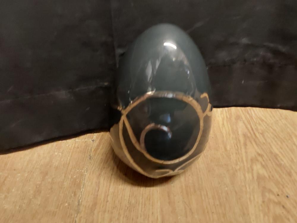 Sujet Oeuf Signé Longwy