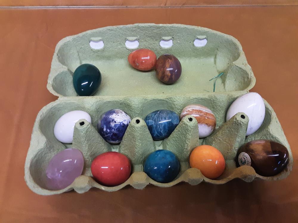 OEUF EN PIERRE DE COULEUR PM