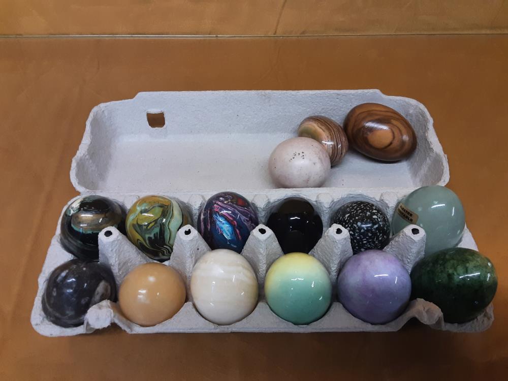 OEUF EN PIERRE DE COULEUR GM