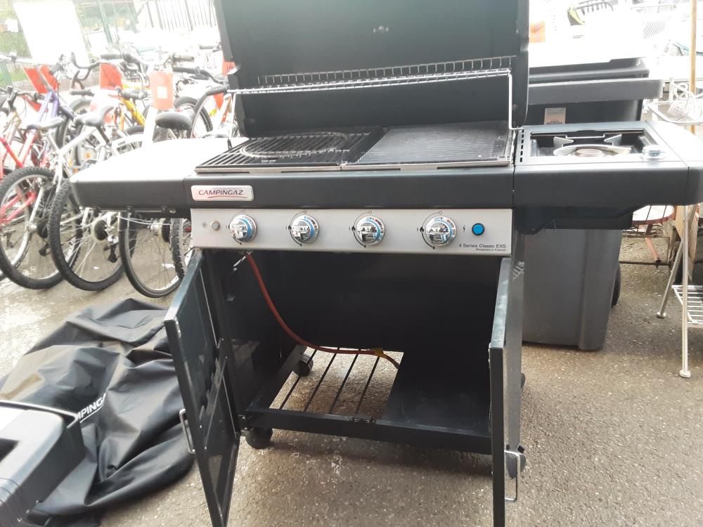 BARBECUE CAMPINGAZ AVEC HOUSSE