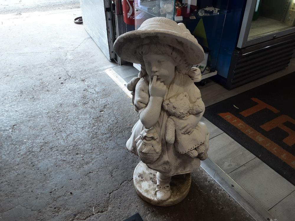 STATUE BETON BLANC D'EXTERIEUR FILLETTE OURSON HAUT 70CM