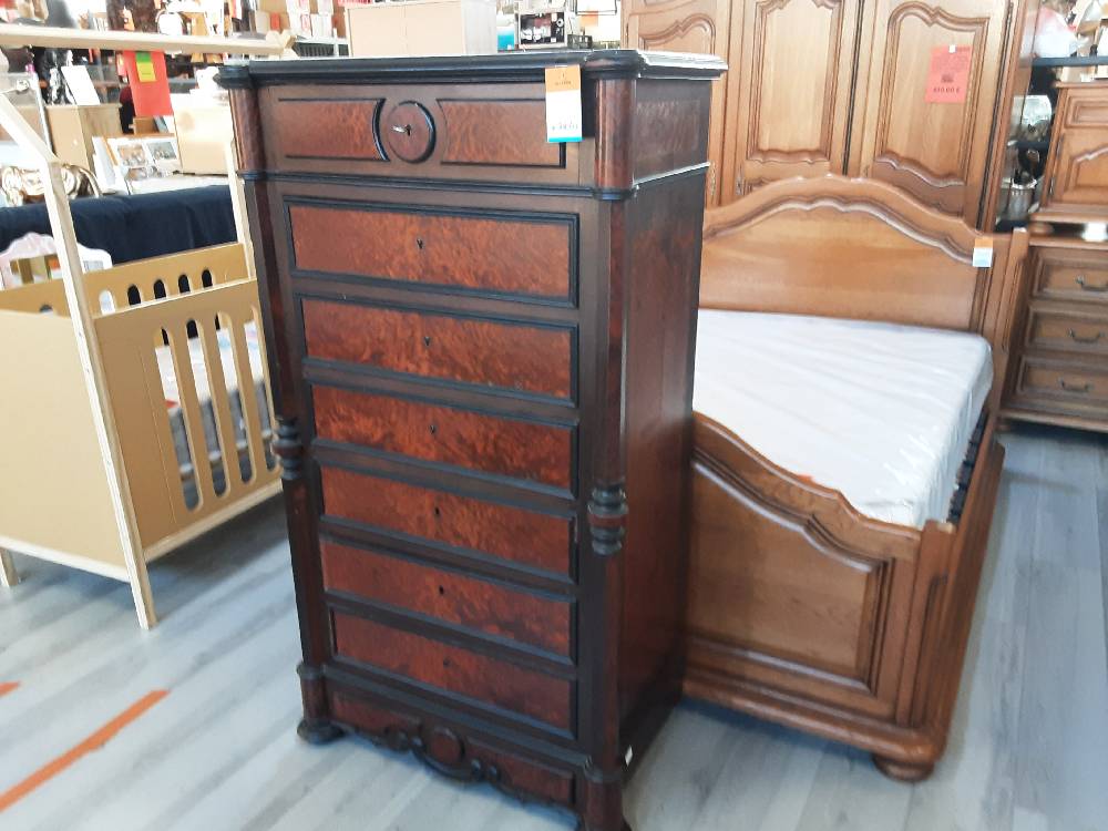 CHIFFONNIER 7 TIROIRS PLACAGE BOIS SANS CLEF A RESTAURER 